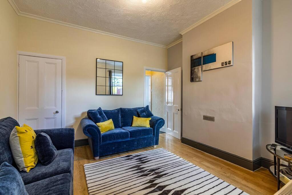 Traditional Quiet Townhouse With Two Bedrooms And Private Garden Great For Airport Crew And Professionals Long Eaton Exterior foto