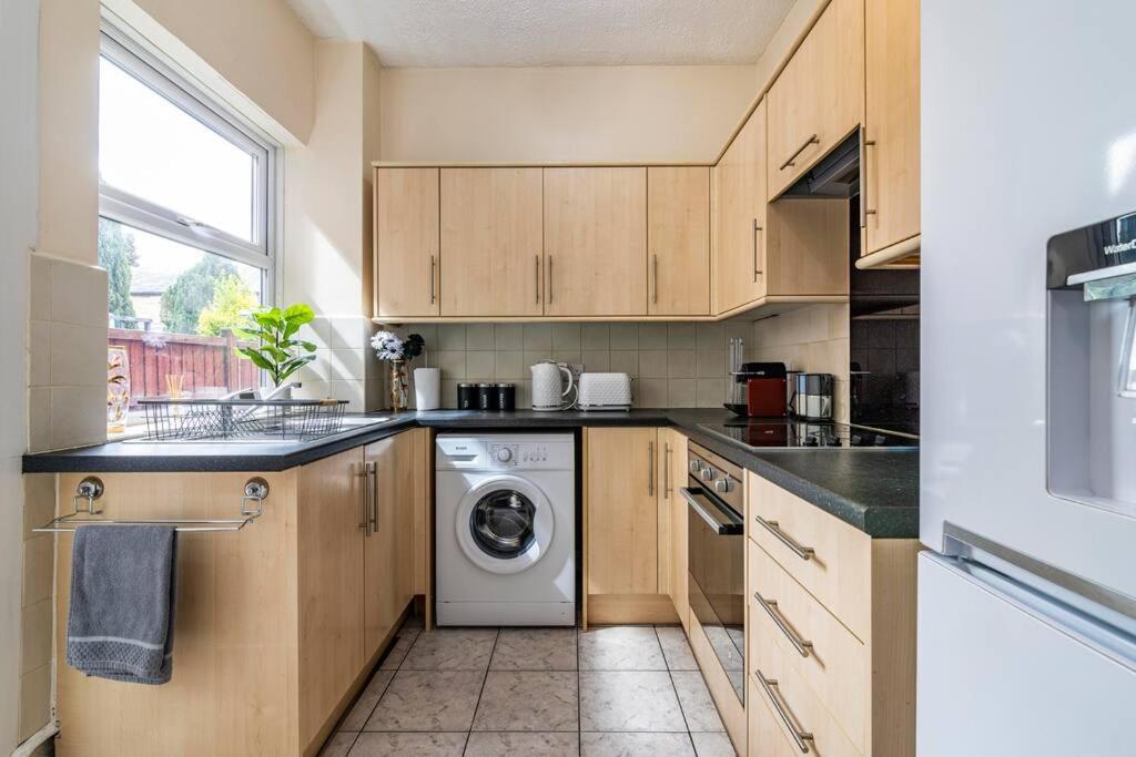Traditional Quiet Townhouse With Two Bedrooms And Private Garden Great For Airport Crew And Professionals Long Eaton Exterior foto