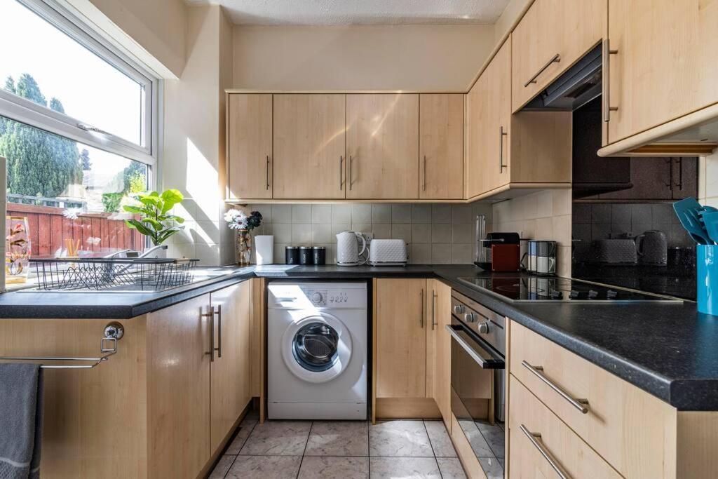 Traditional Quiet Townhouse With Two Bedrooms And Private Garden Great For Airport Crew And Professionals Long Eaton Exterior foto