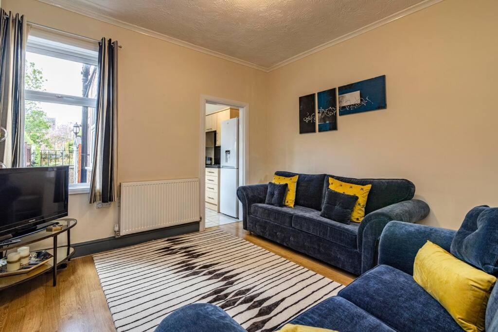 Traditional Quiet Townhouse With Two Bedrooms And Private Garden Great For Airport Crew And Professionals Long Eaton Exterior foto