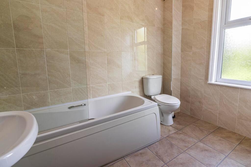 Traditional Quiet Townhouse With Two Bedrooms And Private Garden Great For Airport Crew And Professionals Long Eaton Exterior foto
